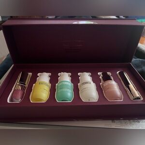 Beautycounter Limited
Edition Best in Clean Heroes